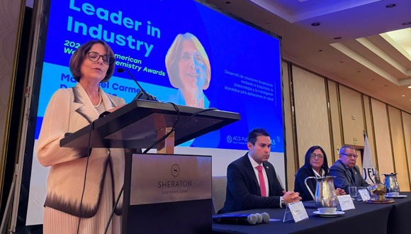 Científica cubana María del Carmen Domínguez recibe el Premio Mujeres Latinoamericanas en Química 2026