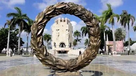 Visita ministro energía y minas sitios históricos de Santiago de Cuba
