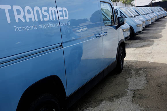 Incorporan 44 vehículos eléctricos de carga para reforzar transporte de insumos médicos